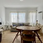 Bel Air Surf Escape *