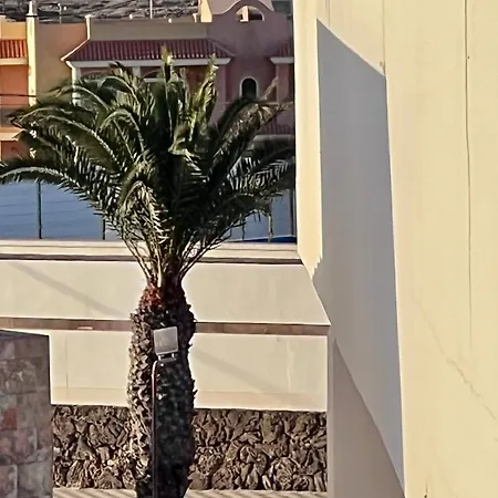 Bel Air Surf Escape *